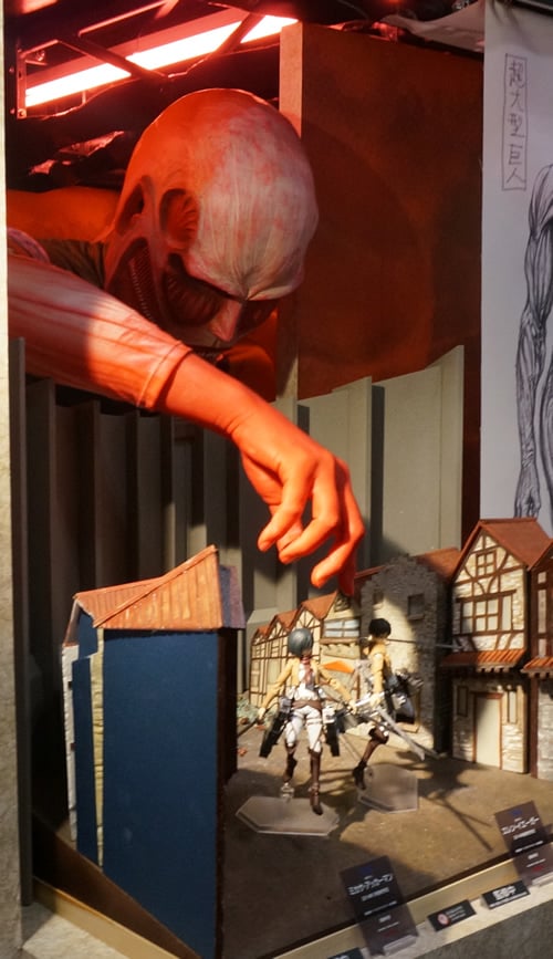 figmaミカサ＆エレンの展示に乱入した20メートル級巨人 : アキバBlog